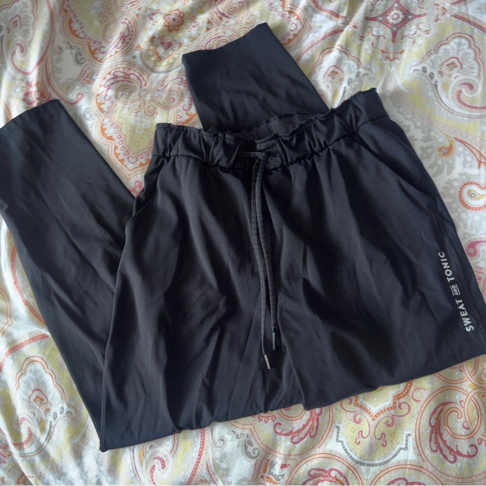 Lululemon stretch pants ’Sweat and Tonic’ size 8